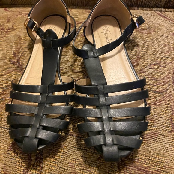 Black sandals - Picture 1 of 3